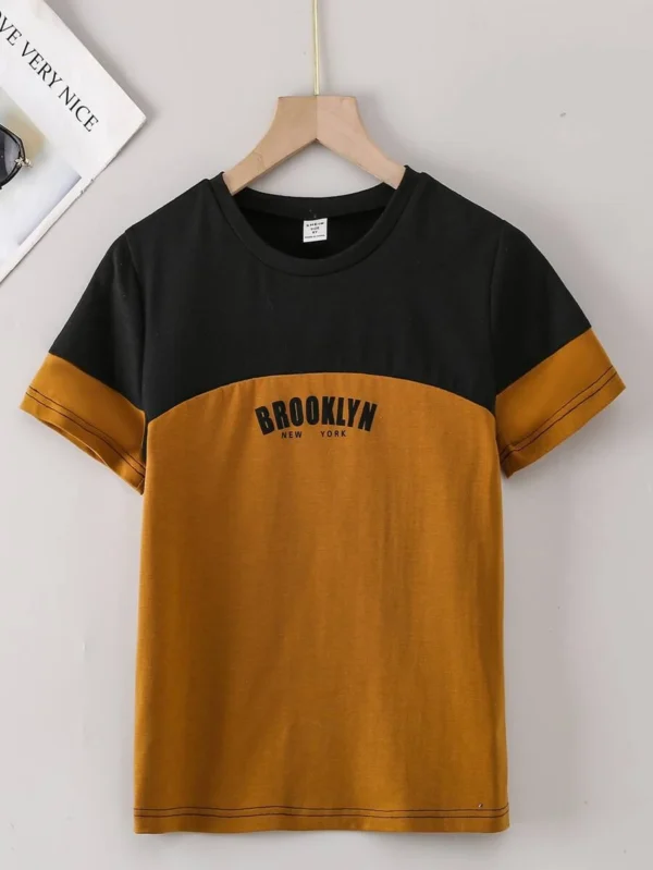 Camiseta con cuello redondo y estampado de letras para niño preadolescente
