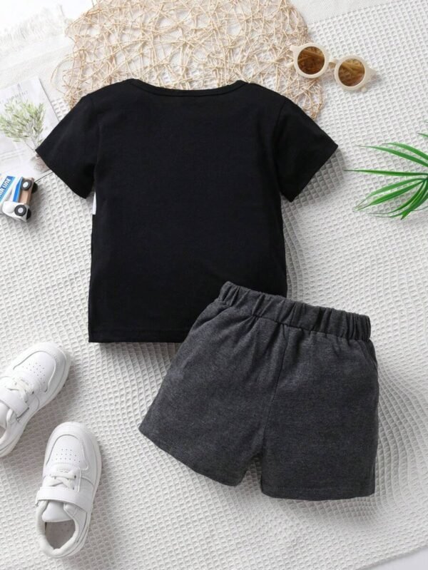 Conjunto de camiseta de manga corta y pantalones cortos para niño - Imagen 3