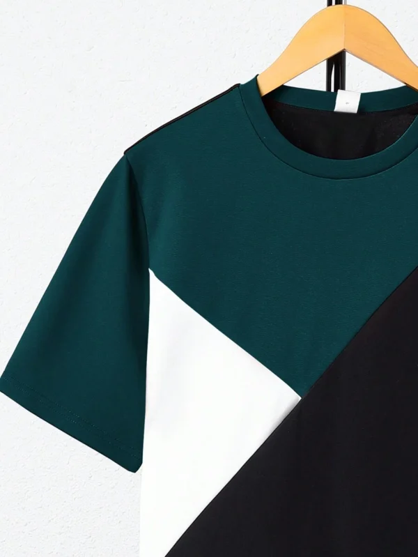 Conjunto de camiseta con parche de colores y pantalones cortos para chicos - Imagen 2