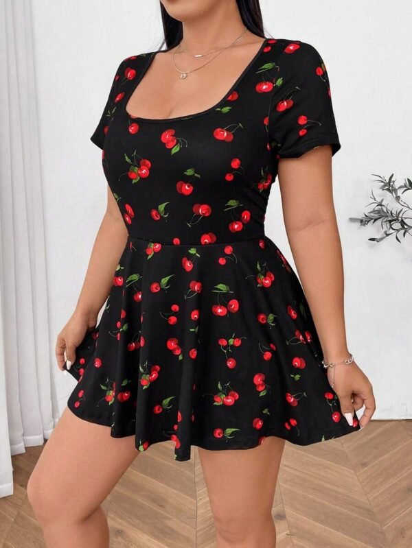 Vestido de licra de color negro cereza con estampado