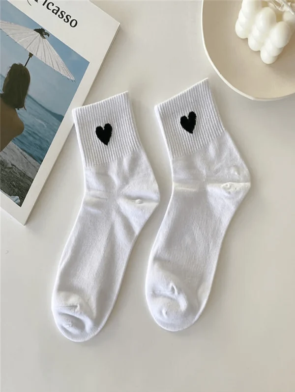 5 pares de calcetines tipo tripulación blancos y negros surtidos - Imagen 2