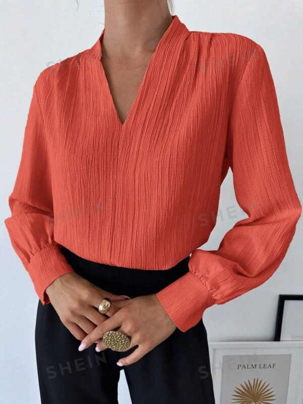 Blusa suelta de manga larga con cuello en V