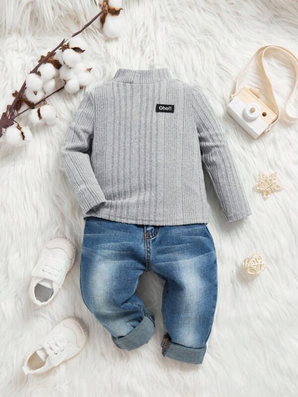 Suéter con parche de letra de cuello alto sin pantalón para bebé niño