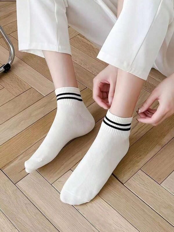 5 pares de calcetines deportivos sencillos de estilo escolar para mujeres - Imagen 2