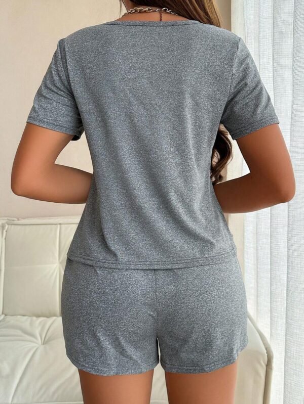 Conjunto de pijama con mangas cortas y diseño de corazones - Imagen 3
