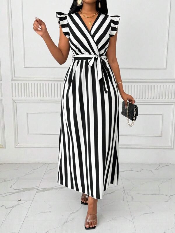 Vestido largo de mujer con cintura entallada y cuello en V