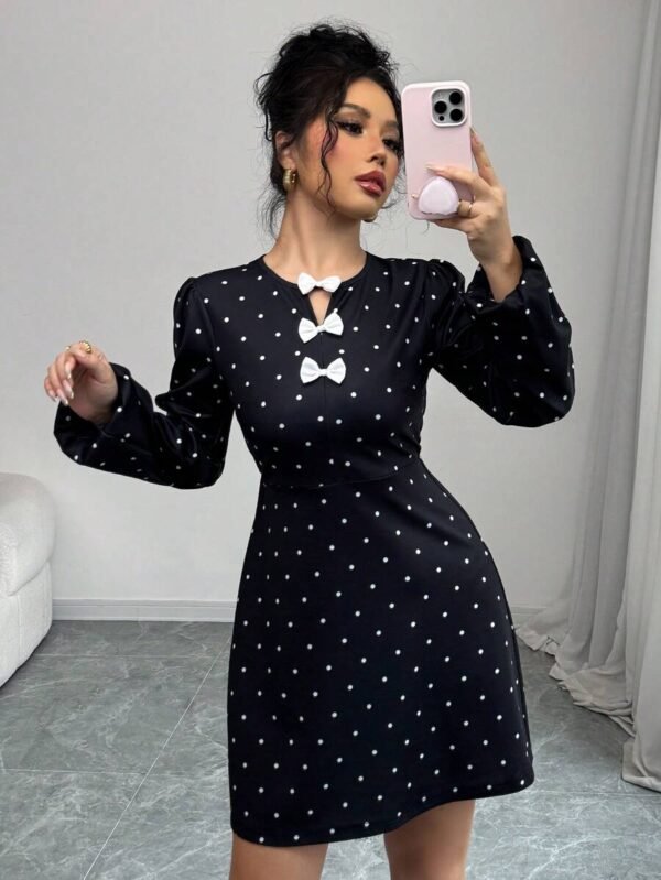 Vestido corto de línea A con lunares y mangas abullonadas - Imagen 2