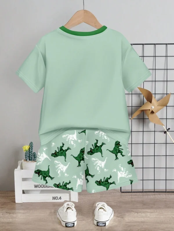 Conjunto de camiseta con estampado gráfico y short para niños - Imagen 3