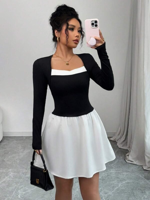 Vestido elegante con ajuste ceñido y cuello cuadrado