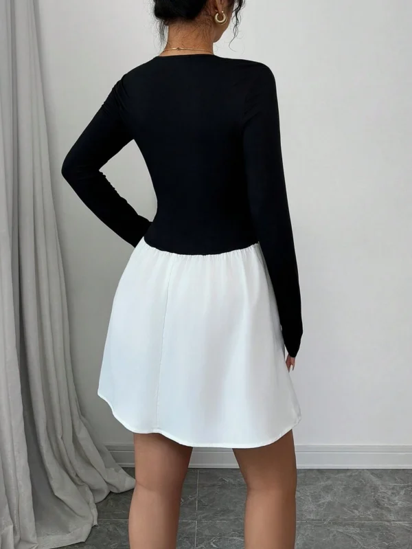 Vestido elegante con ajuste ceñido y cuello cuadrado - Imagen 3