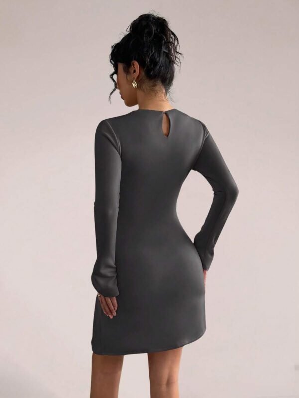 Vestido de manga larga dividido con adorno de botones de moda - Imagen 3