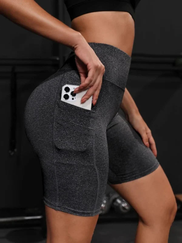 Shorts biker unicolor con bolsillo para teléfono