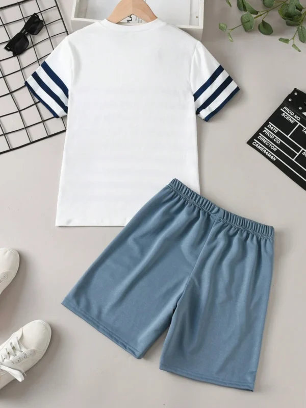 Conjunto De Camiseta De Manga Corta A Rayas Y Shorts Para Jovenes - Imagen 3