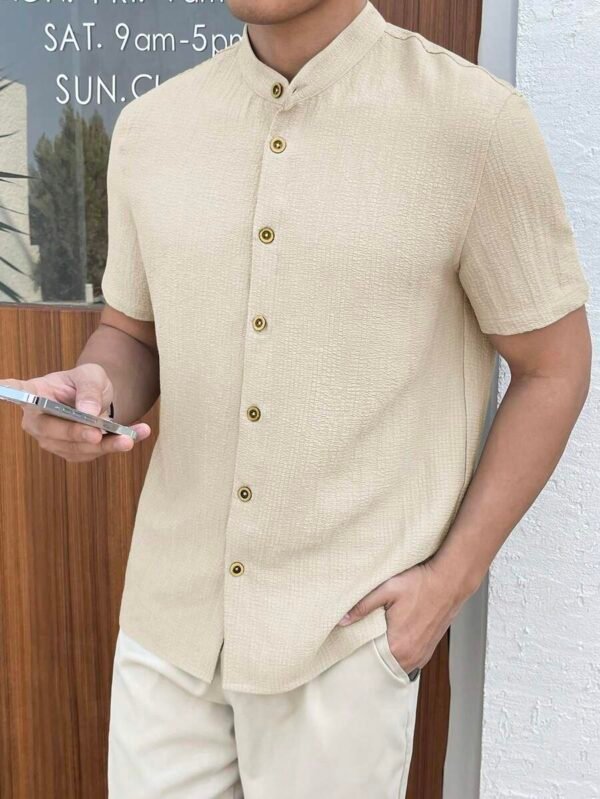 Camisa casual tejida con cuello alto para hombre de manga corta