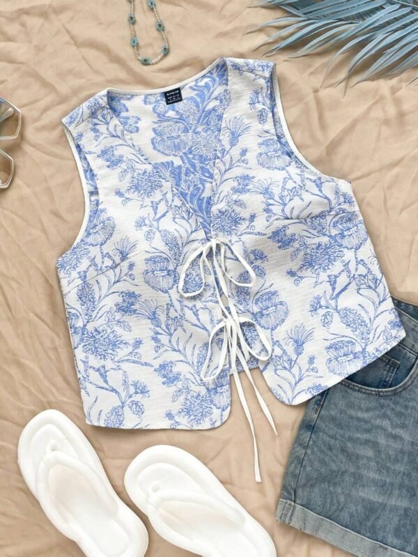 Top con lazo en la cintura y estampado azul y blanco con textura
