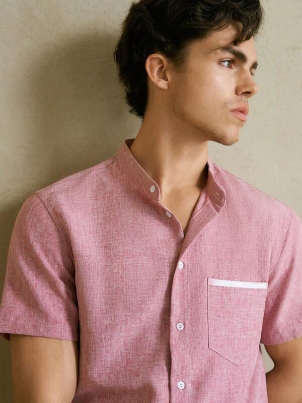 Camisa de manga corta con botones y cuello de pico para hombres - Imagen 2