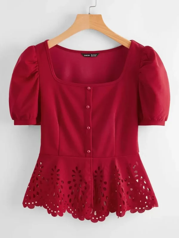 Blusa bajo con abertura de manga farol con botón delantero