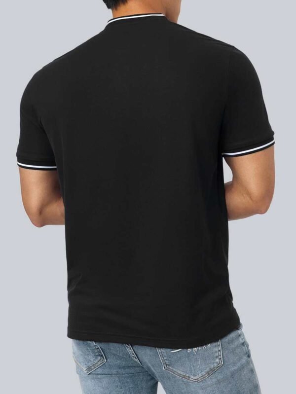 Playera polo figura y con estampado de caballo unicolor - Imagen 3