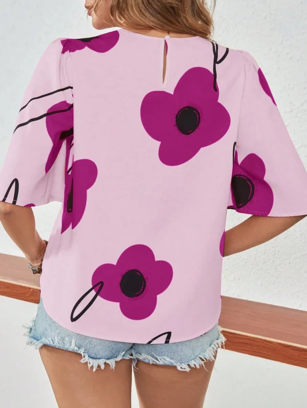 Blusa casual de manga corta con cuello redondo y estampado floral - Imagen 2