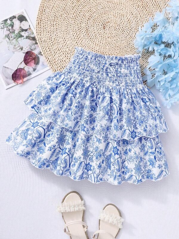 Falda corta fluida con diseño floral estilo vacaciones