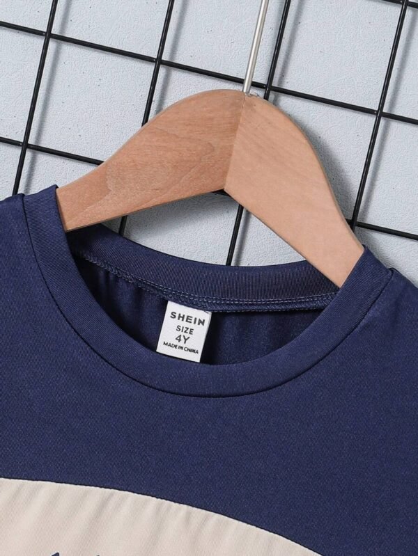 Camiseta de cuello redondo de manga corta y pantalones cortos para niño - Imagen 2
