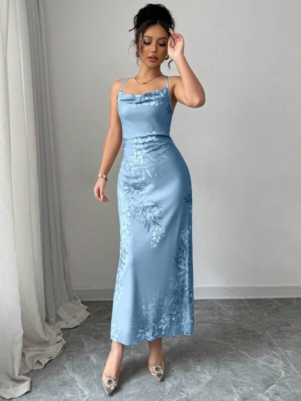 Vestido largo ajustado con tirantes finos para mujer