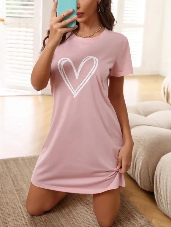 Vestido de noche de pijama con estampado de corazones