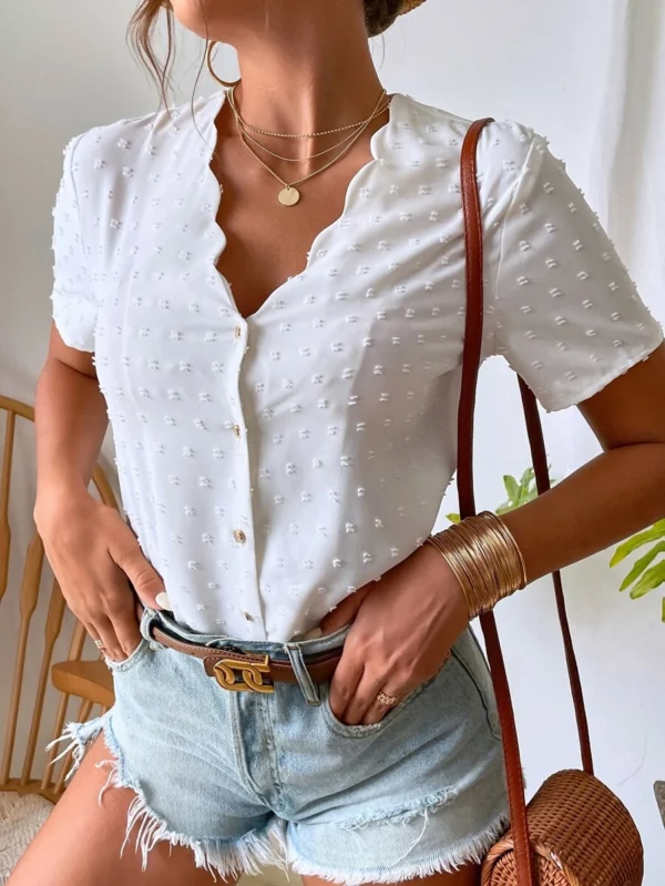 Blusa de mujer con Top con acabado de puntitos suizos y dobladillo festoneado