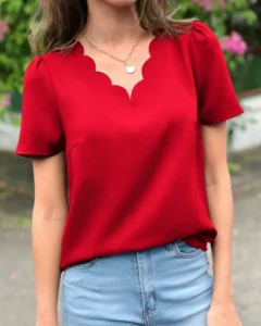 Blusa roja con manga abullonada y ribete de concha