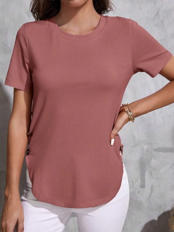 Camiseta para mujer con diseño de botón bajo curvo - Imagen 2