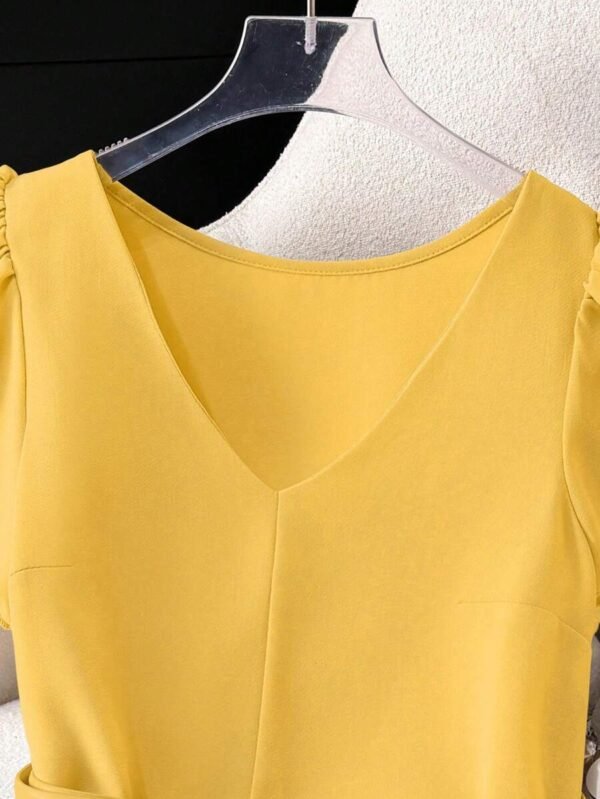 Blusa minimalista y elegante de escote en V para mujer - Imagen 2