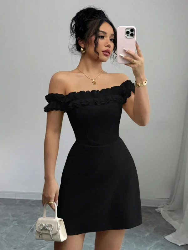 Vestido romántico de mujer con cuello de volantes