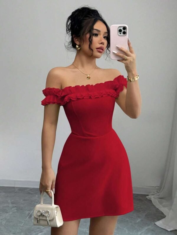 Vestido romántico de mujer con cuello de volantes