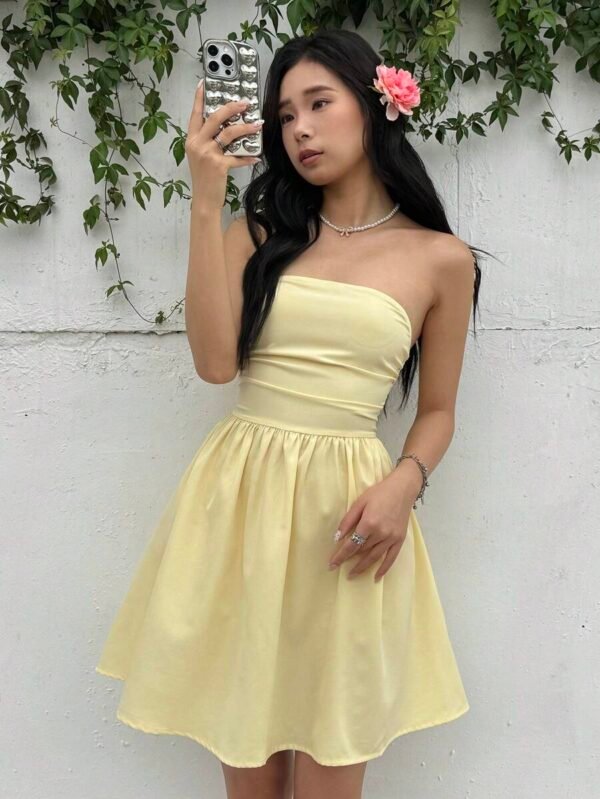 Vestido amarillo sin mangas con pliegues en los costados para chicas - Imagen 2