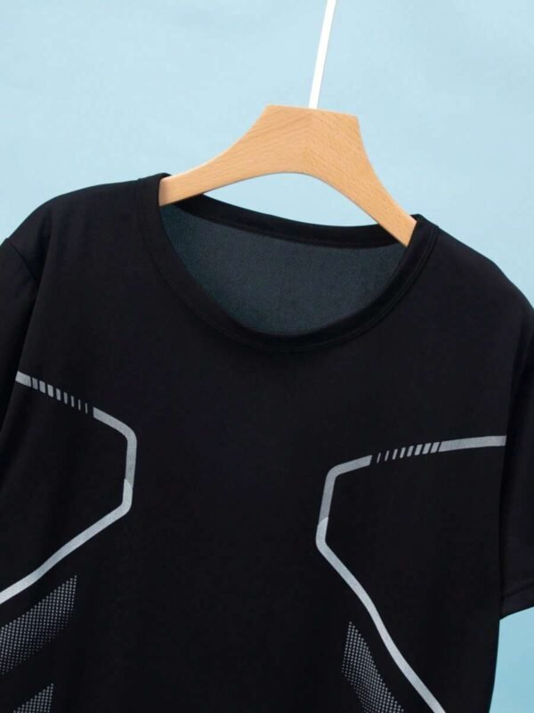 Conjunto de camiseta de manga corta y pantalones cortos deportivos para chicos - Imagen 2