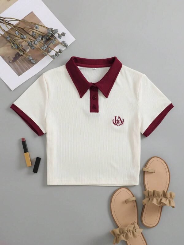 Camiseta gráfica de mujer con cuello de polo
