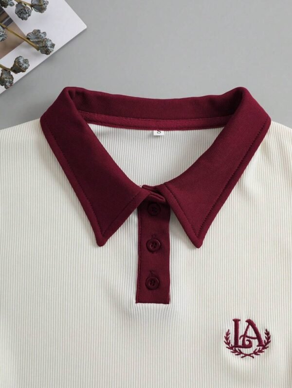 Camiseta gráfica de mujer con cuello de polo - Imagen 2