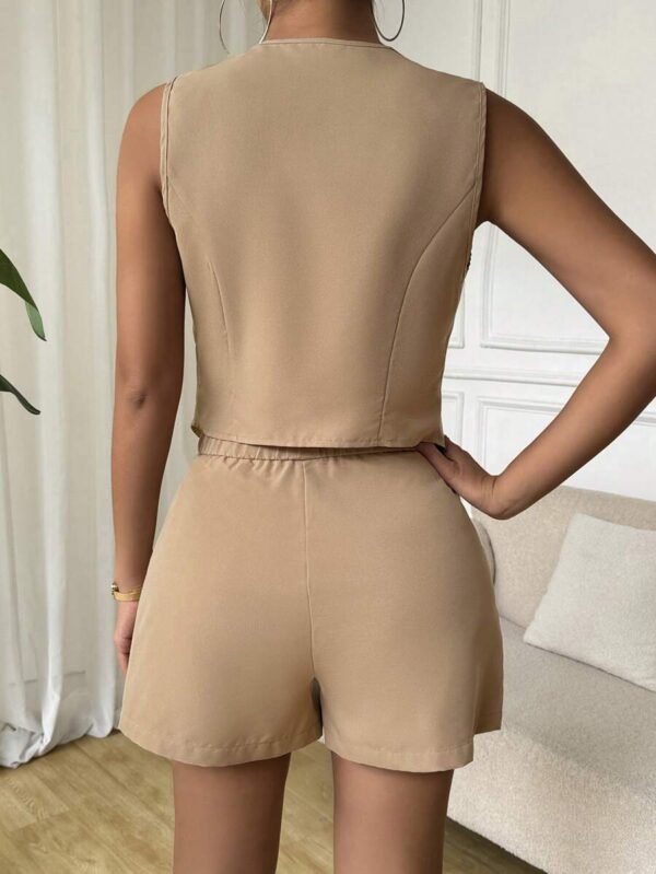 Conjunto de 2 piezas con chaleco con botones y pantalones cortos con detalles plisados - Imagen 2