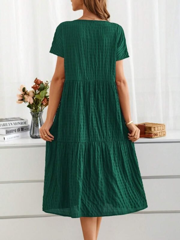 Vestido de mujer de manga corta con escote en V - Imagen 3