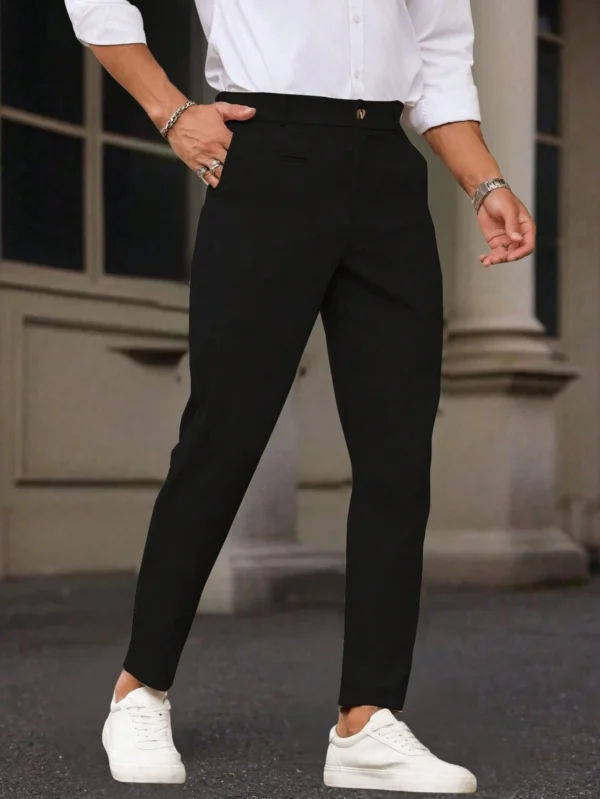Pantalones casuales de unicolor con bolsillo y corte slim