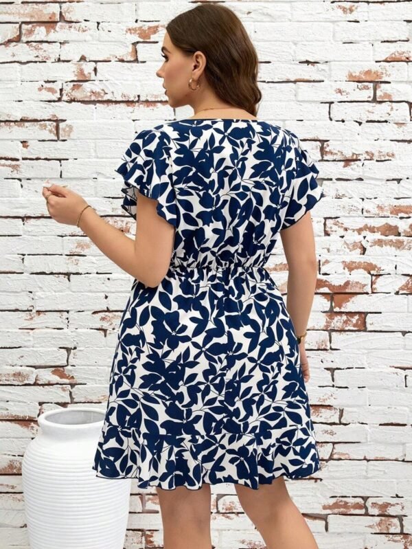 Vestido mini casual de manga corta con cuello redondo de talla grande - Imagen 3