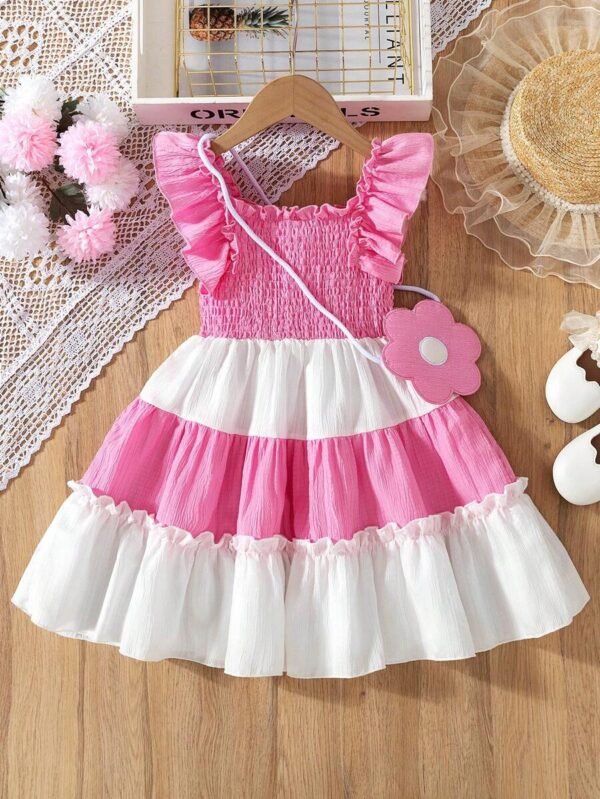 Vestido casual de niña joven con cuello con volantes y flores