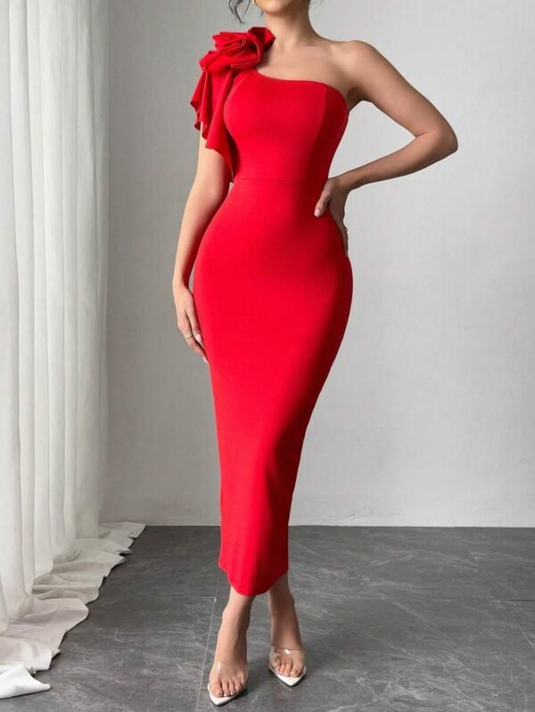 Vestido elegante con cuello asimétrico y volantes - Imagen 2