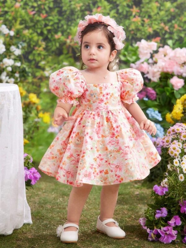 Vestido de verano elegante de niña bebé con estampado floral dulce