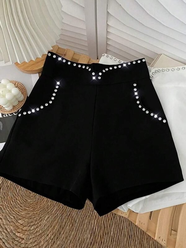Pantalones cortos sueltos de moda con decoración para mujer