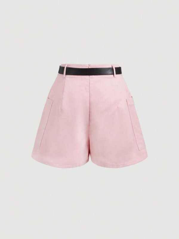 Shorts elegantes de color rosa con correa frontal y cinturón - Imagen 3