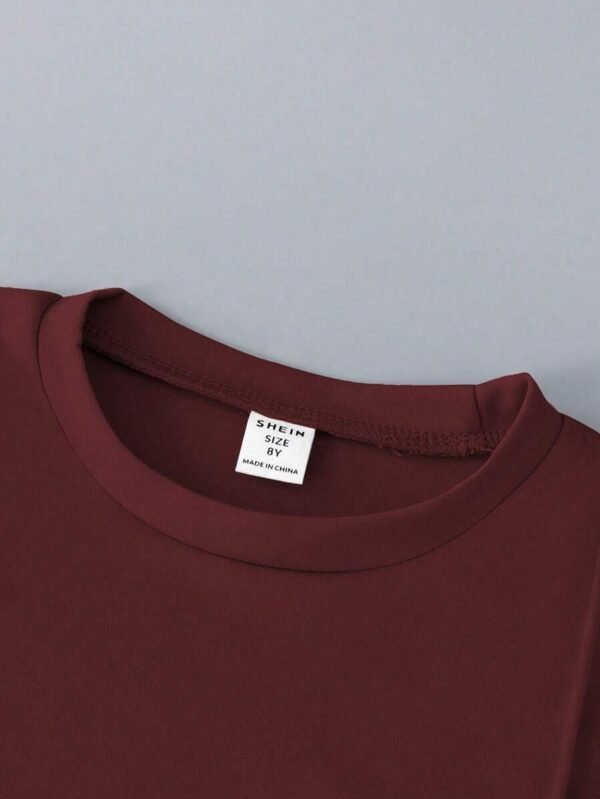 Camiseta de manga corta de cuello redondo de unicolor y shorts para niños - Imagen 2