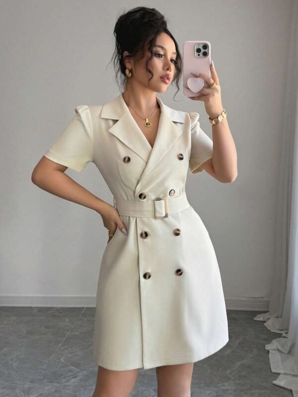 Vestido con cuello de blazer, doble botonadura y mangas abullonadas - Imagen 2