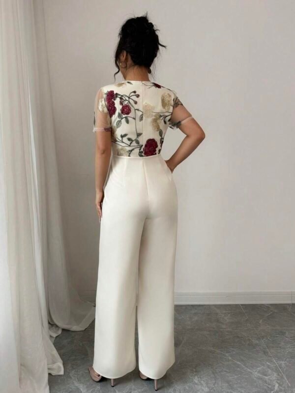 Mono elegante de mujer con cintura recogida, botones y bordado de malla - Imagen 3