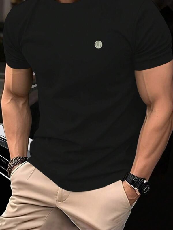 Playera de manga corta con cuello redondo y corte ajustado